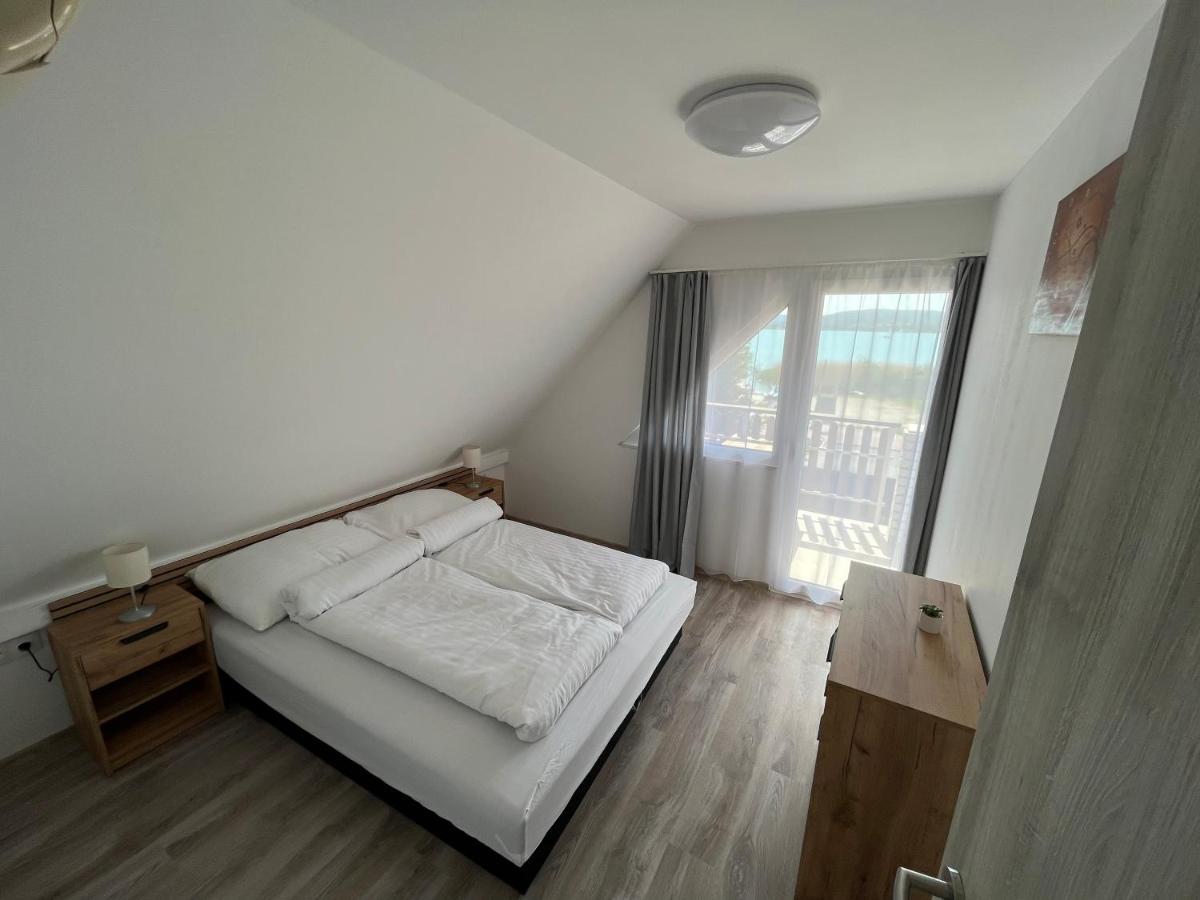 Sunset Beach Apartman Balatonfuzfo Exterior photo